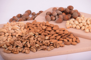 high protein foods - nuts and seeds