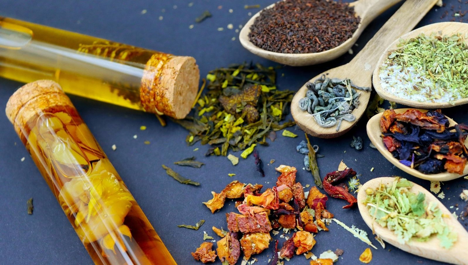 7 Powerful Reasons to Study Herbal Medicine Online