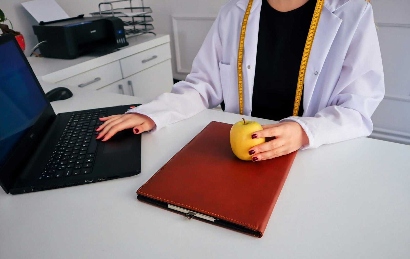 People Are Losing Trust in Online Nutrition Advice — Here’s What They’re Looking for Instead